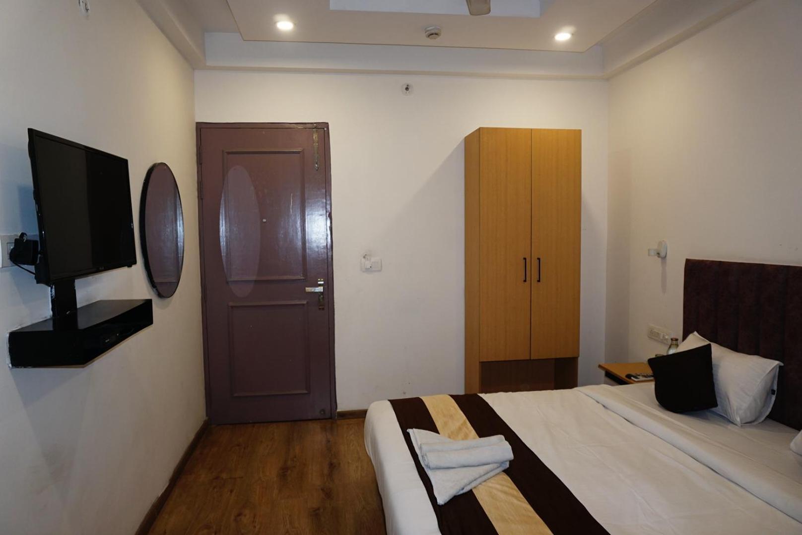 Tipsyy Inn 018 Gurgaon Extérieur photo