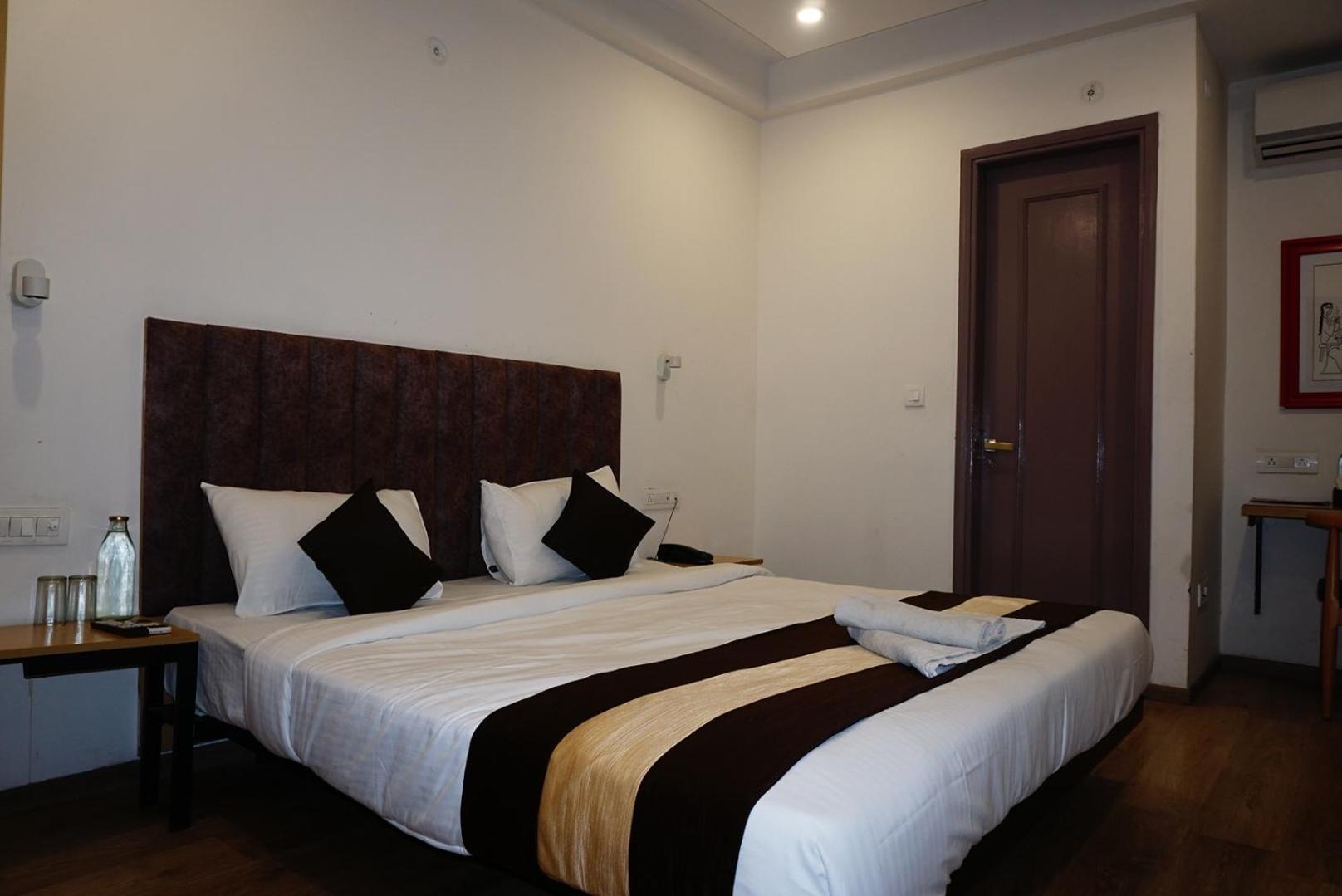 Tipsyy Inn 018 Gurgaon Extérieur photo