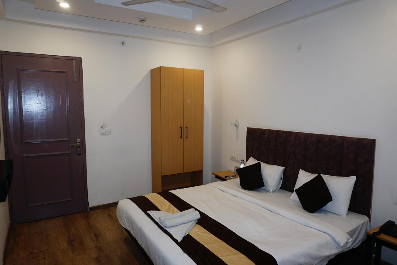 Tipsyy Inn 018 Gurgaon Extérieur photo