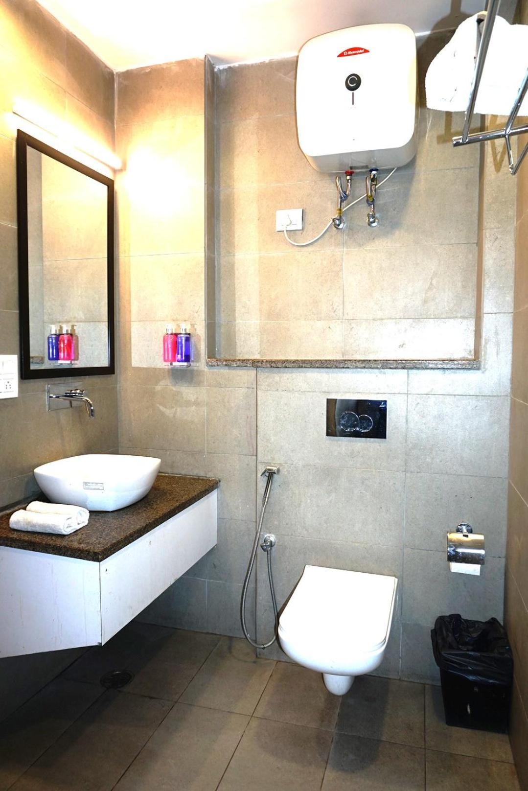 Tipsyy Inn 018 Gurgaon Extérieur photo